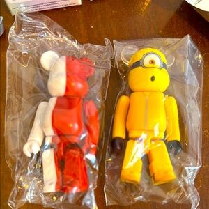 Bearbrick series 42 Minions and Flag bears